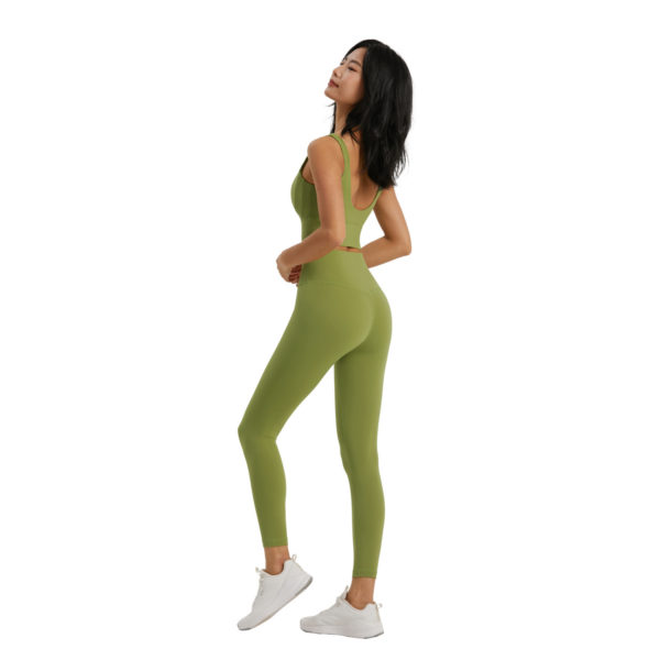 High-Waist Leggings, Pocket Fitness Fashion, Nine-Point Activewear, Trendy Workout Bottoms.